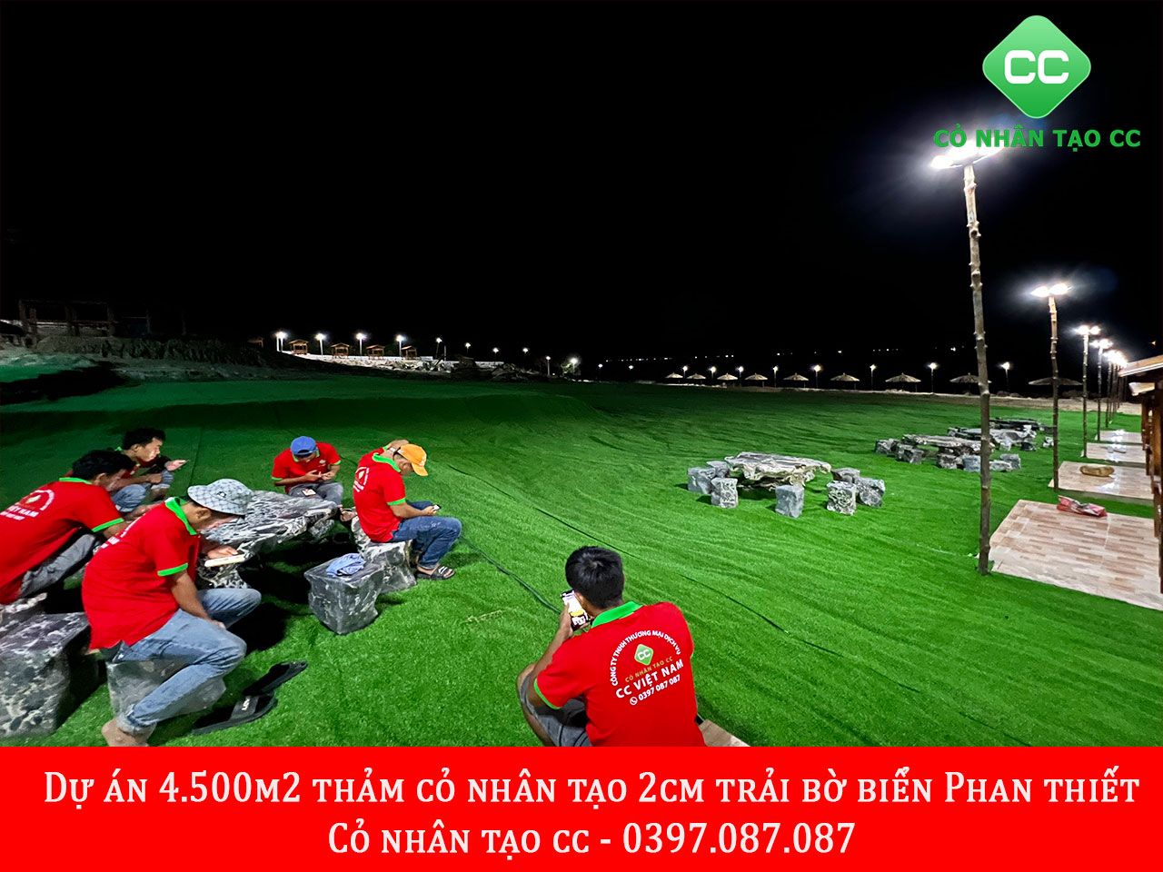 Thảm cỏ nhân tạo trải bãi biển tại Bình Thuận