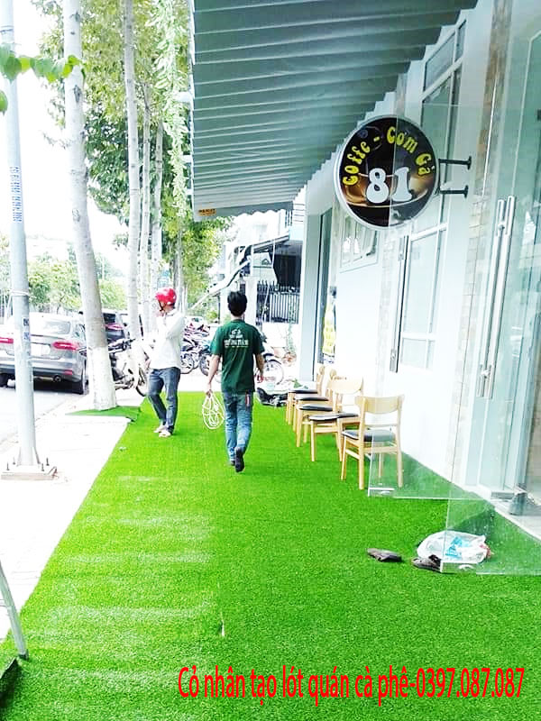 thảm cỏ nhân tạo quán cà phê