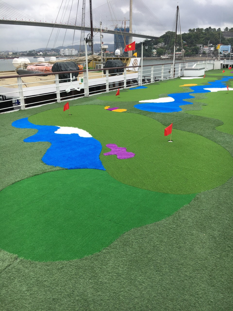 cỏ nhân tạo sân golf